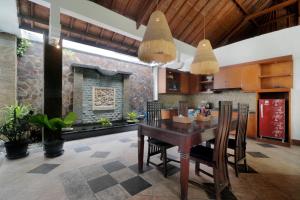 Кухня или кухненски бокс в Singgah Villas Seminyak