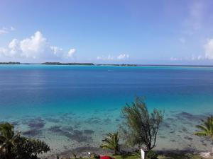 Blick auf einen großen Wasserkörper in der Unterkunft Studio Moana in Bora Bora