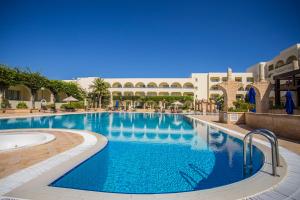 Swimming pool sa o malapit sa Golden Carthage Hotel Tunis