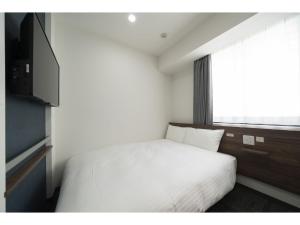 Tempat tidur dalam kamar di R&B Hotel Sendai Higashiguchi - Vacation STAY 14656v