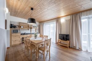 O bucătărie sau chicinetă la Apartment Torri di Seefeld