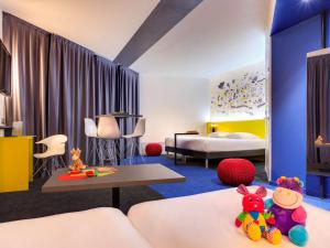 Rúm í herbergi á ibis Styles Nantes Centre Gare