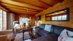 Гостиная зона в Apartment at the bottom of the slopes in Crans-Montana, cosy atmosphere