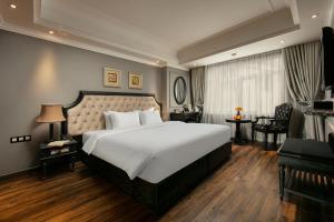 Uma cama ou camas num quarto em Scent Premium Hotel