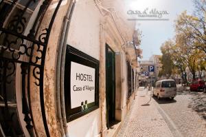 El barrio en el que está el hostel o un barrio cercano