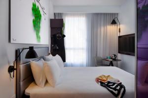 Cama ou camas em um quarto em Ibis Styles Jerusalem City Center - An AccorHotels Brand