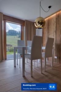 Zona d'estar a Chalet Golf Campiglio / LuxApt / fronte piste-impianti-golf