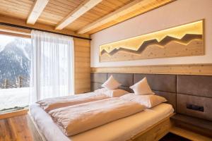 Giường trong phòng chung tại Chalets Reisnock - Hochgruberhof