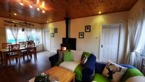 พื้นที่นั่งเล่นของ Clifden Wildflower Cottage - Clifden Countryside Lettings