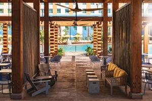 Universal’s Endless Summer Resort – Dockside Inn and Suites 내부 또는 인근 수영장