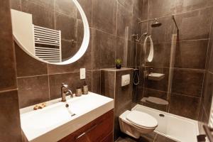 Un baño de Luxury Suites Palace