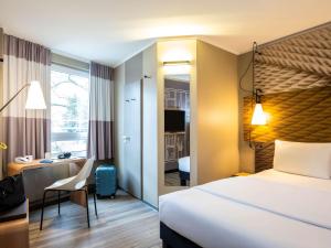 Tempat tidur dalam kamar di ibis Heidelberg Hauptbahnhof