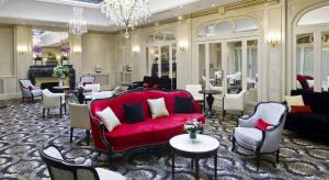 Кът за сядане в Hôtel Saint-Pétersbourg Opéra & Spa