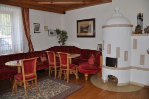 A seating area at Hotel Dolomiten