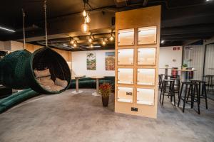 Khu vực ghế ngồi tại Dragons Dream Hostel