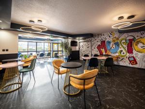 A seating area at Welcomotel Beauvais Aéroport