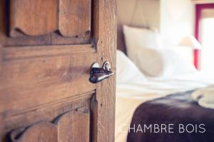 A bed or beds in a room at Domaine de Vermoise