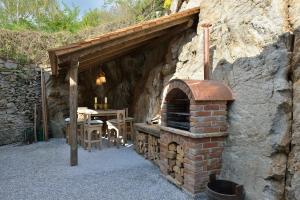 - un four extérieur en briques dans un bâtiment en pierre dans l'établissement Heritage Dürnstein, à Dürnstein