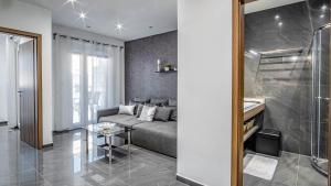 Um banheiro em MF SilverLake Wellness Apartment