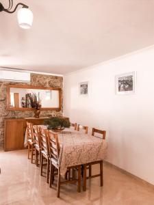 A kitchen or kitchenette at Casa Sambinho Gerês