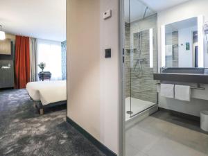 Kupaonica u objektu ibis Styles Puteaux Paris La Defense