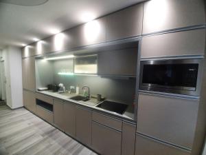 Una cocina o kitchenette en gyorapartman-BEST