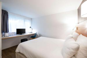 Katil atau katil-katil dalam bilik di Comfort Hotel ORLY-RUNGIS