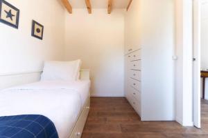 Cama ou camas em um quarto em CAPARICA BEACH VILLA