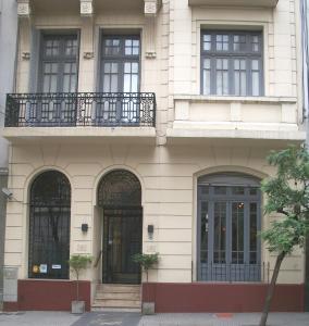 Facade o entrance ng A Hotel