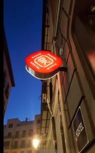 Сертификат, награда, вывеска или другой документ, выставленный в Ok Hostel Madrid