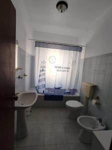 A bathroom at Apartamento Rosa