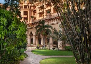 Um jardim em The Leela Palace Bengaluru