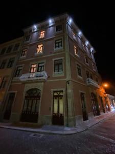 レサ・ダ・パルメイラにあるPorto.Leça - Studios and Apts (Apt E)のレンガ造りの大きな建物