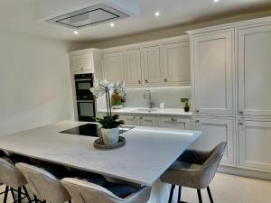 Dapur atau dapur kecil di Edge Mere Apartment, Bowness-on-Windermere