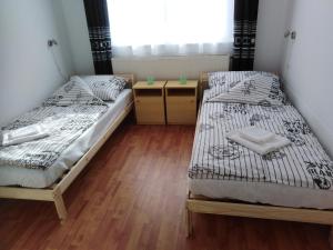 เตียงในห้องที่ Arinza Apartman Vendégház