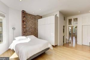 Tempat tidur dalam kamar di Lofty DC Sanctuary