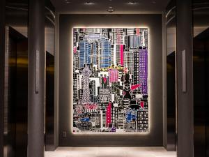 una pintura de una ciudad en Hotel Intergate Osaka Umeda, en Osaka