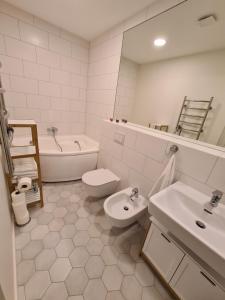 Sea View Apartment Elija tesisinde bir banyo