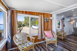 A seating area at Fisherman's Dream Boat House