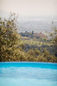 The swimming pool at or close to Villa Desiderio TUSCANY