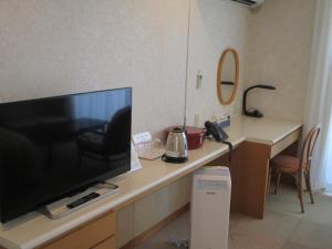 A television and/or entertainment centre at Hotel Kosaka Gold Palace