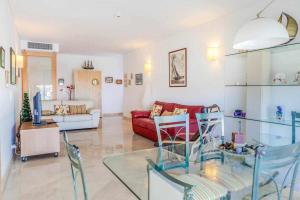 Ruang duduk di Divine Vilamoura Aquamar 106 by JG Apartments