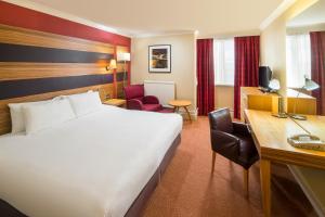 Katil atau katil-katil dalam bilik di Crowne Plaza Chester, an IHG Hotel