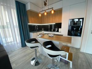 Luxurious and panoramic apartments at the beach in La Mer complex 주방 또는 간이 주방