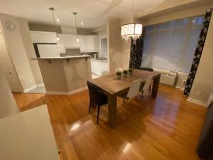 Dapur atau dapur kecil di Apart Hotel Montreal by Les Terrasses Saint Urbain 2225I2