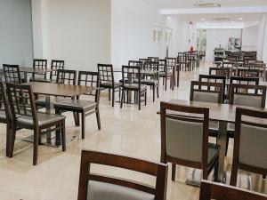 Hotel Coroa de Fátima 레스토랑 또는 맛집