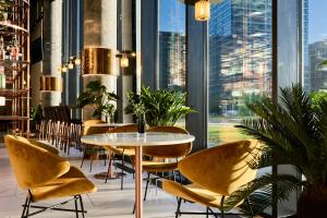 Un lugar para sentarse en Crowne Plaza - Warsaw - The HUB, an IHG Hotel