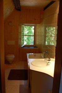 Un baño de B&B Les Genêts