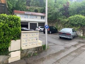 תמונה מהגלריה של Veyrier-du-Lac ANNECY 60 m2 4-6 pers proche plage 1Garage Terrasse vue lac בוויריר-דו-לאק