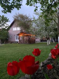 Holiday Home GC30 tesisinin dışında bir bahçe